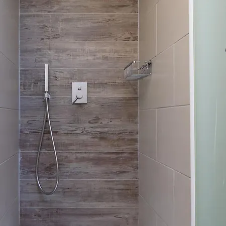 Casa de Férias Maison De Charme à La Campagne Avec Terrasse Et Grand Espace Extérieur - Fr-1-585-76 *