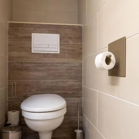 Casa de Férias Maison De Charme à La Campagne Avec Terrasse Et Grand Espace Extérieur - Fr-1-585-76 Bazeilles-sur-Othain