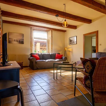 Maison De Charme A La Campagne Avec Terrasse Et Grand Espace Exterieur - Fr-1-585-76 Holiday home