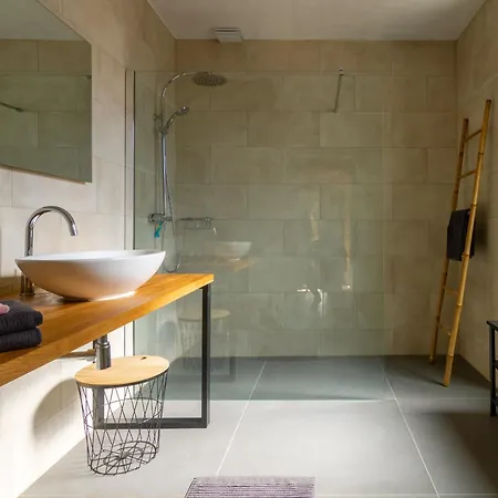 Casa de Férias Maison De Charme à La Campagne Avec Terrasse Et Grand Espace Extérieur - Fr-1-585-76 *