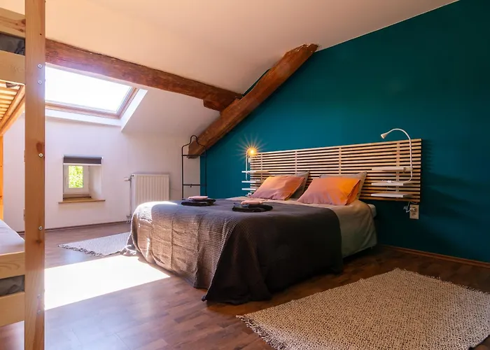 Maison De Charme A La Campagne Avec Terrasse Et Grand Espace Exterieur - Fr-1-585-76 * Bazeilles-sur-Othain